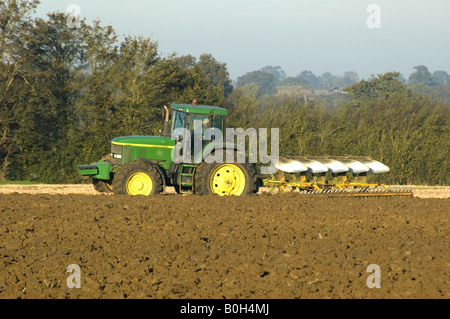 John Deere tractor and five furrow reversible plough, Suffolk Stock Photo