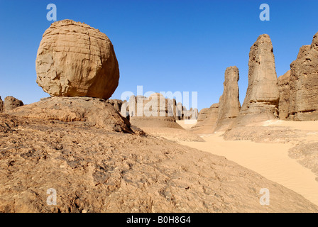 Eroded rock formations in Tin Akachaker, Tassili du Hoggar, Wilaya Tamanrasset, Algeria, North Africa Stock Photo