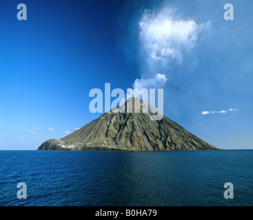 Stromboli Island, volcano, eruption, clouds of ash, Aeolian Islands, Sicily, Italy Stock Photo