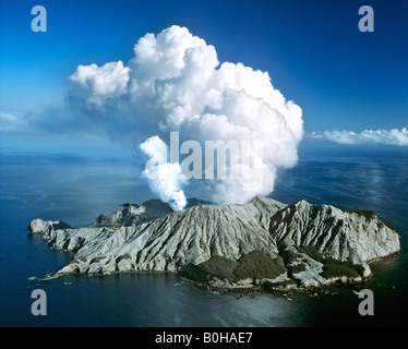 White Island, volcanic eruption, Bay of Plenty, North Island, New Zealand