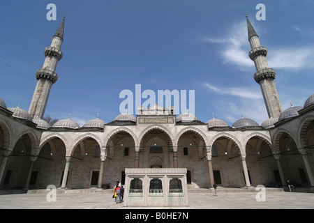 Inner courtyard of the Sueleymaniye Mosque in Istanbul, Turkey Stock Photo