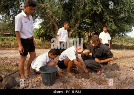 A VSO volunteer agriculturalist working in a school garden, Kanchanaburi, Thailand. Stock Photo