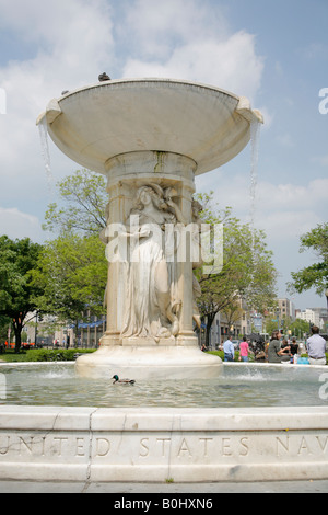 People at the memorial fountain dedicated to Samuel Francis du Pont, Dupont Circle, Washington D.C. USA Stock Photo