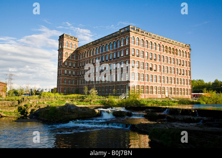 The old Coats Anchor mill building by the Hammels on the White Cart river, Paisley, Renfrewshire, Scotland. Stock Photo