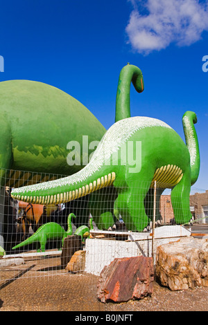 Rock shop route 66 dinosaur hi-res stock photography and images 