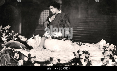 Matheson Lang and Nora Kerin in a scene from Romeo and Juliet, 1908.Artist: Daily Mirror Studios Stock Photo
