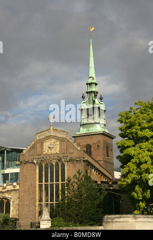 City of London, England. The sun shining on the sphere of the All Hallows by the Tower Church at Bayward St, Tower Hill. Stock Photo