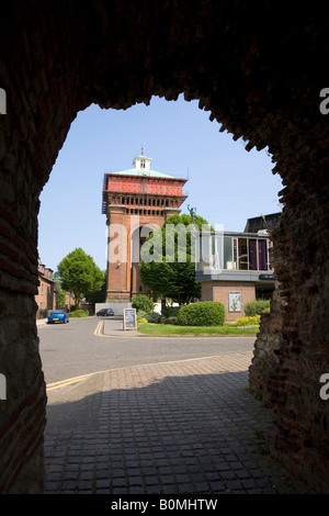 JUMBO WATER TOWER AND THE MERCURY THEATRE FRAMED BY THE ROMAN BALKERNE GATE ARCH Stock Photo