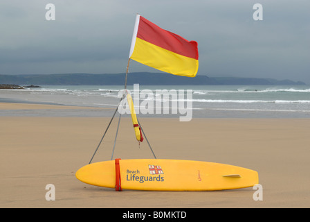 an-rnli-lifeguards-paddle-board-lying-on-the-beach-at-bude-in-north