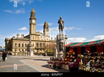 A flower stall and Town Hall at Paisley Cross, Paisley, Renfrewshire, Scotland. Stock Photo