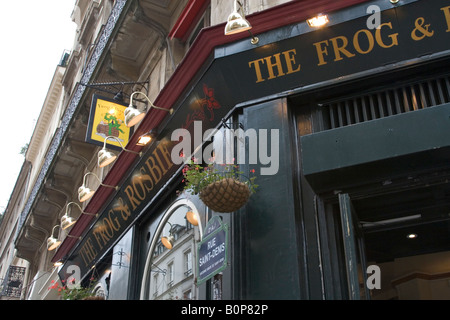 The 'Frog & Rosbif' traditional English pub in Paris catering for English ex pat tastes, 116 rue St.Denis 75002 Paris France Stock Photo