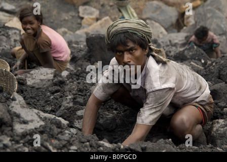 Illegal coal miners scour tip near Dhanbad, India's coal mining capital. Stock Photo