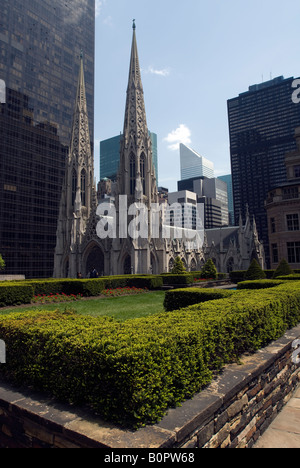 St Patrick s Cathedral is seen from the Channel Garden on the International Building in Rockefeller Center Stock Photo