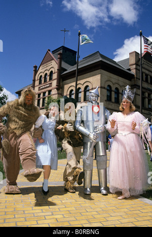 WIZARD OF OZ CHARACTERS DURING JUDY GARLAND DAYS IN GRAND RAPIDS, MINNESOTA. SUMMER. Stock Photo