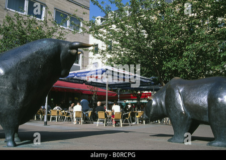 Bull and Bear in front of the stock Exchange, Frankfurt, Hesse, Germany Stock Photo