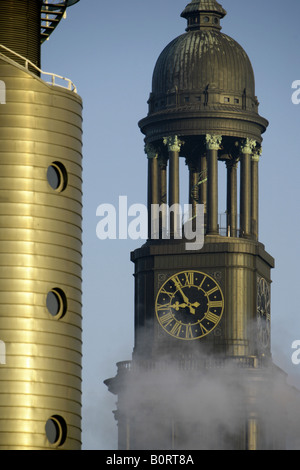 The historic tower of the landmark St. Michaelis Church and the modern tower of the publishing house Gruner + Jahr in Hamburg, G Stock Photo