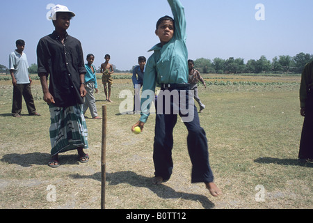 Rural cricket in a village in Bangladesh Stock Photo