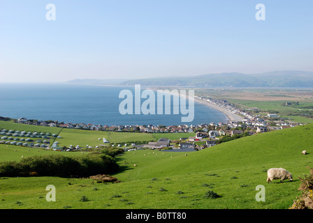 SHEEP GRAZING IN FIELD ABOVE THE SEASIDE TOWN OF BORTH CEREDIGION WALES Stock Photo