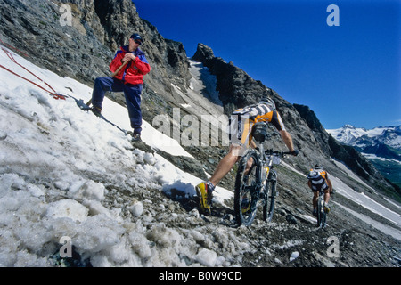 Mountain bikers, Transalp Challenge Mountain bike race, Pfunderer Joch Pass, Bolzano-Bozen, Italy, Europe Stock Photo