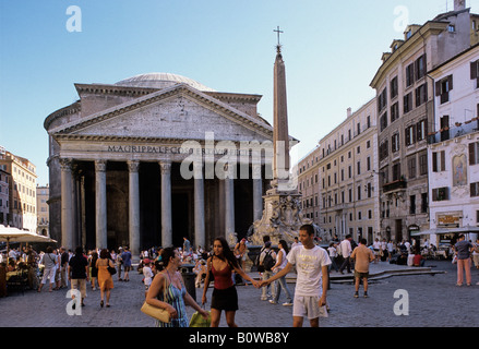 Pantheon, Fontana di Pantheon, Piazza della Rotonda, Rome, Latium, Italy Stock Photo