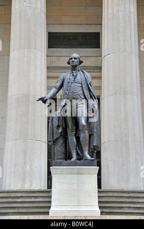 George Washington Monument in front of Federal Hall, Wall Street, Manhattan, New York City, USA Stock Photo