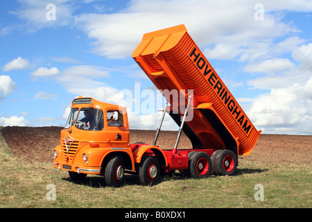 PIC SHOW John Pearson 1967 Foden S21 8 wheel bulker Stock Photo