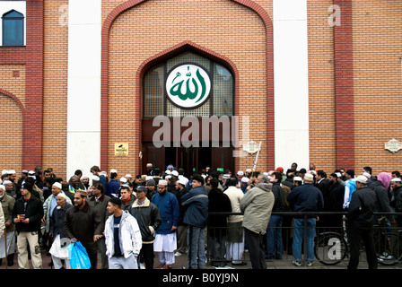 East London Mosque after prayers, London Stock Photo