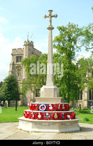 St.Peter and St.Paul Church and War Memorial, High Street, Tring, Hertfordshire, England, United Kingdom Stock Photo
