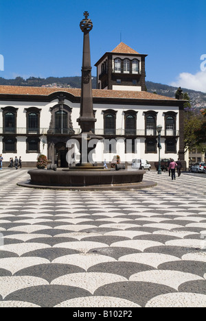 dh Town hall FUNCHAL MADEIRA Camara Municipal town square and fountain Stock Photo