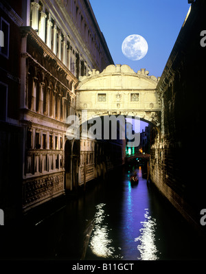 BRIDGE OF SIGHS DOGE'S PALACE RIO DI PALAZZO VENICE ITALY Stock Photo