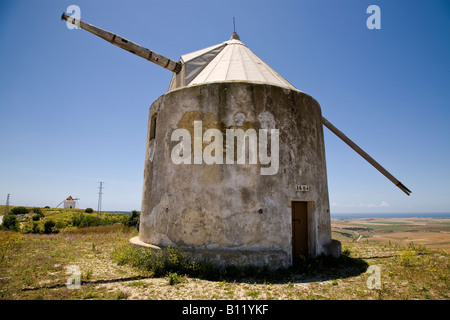 Disused windmill dating from 1604 in the Spanish hill-top town of Vejer de la Frontera. Vejer de la Frontera, Cádiz, Andalucía, Spain. Stock Photo