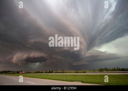 Tornadic supercell just east of Kearney Nebraska May 29 2008 Shot from exit of interstate 80 Stock Photo