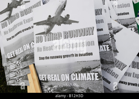 Sipson village next to Heathrow airport No Third Runway protest. Placards ©Mark Shenley Stock Photo