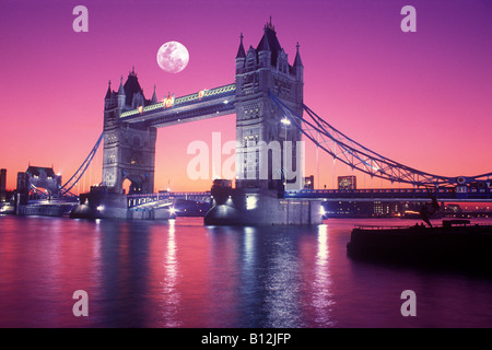 1989 HISTORICAL TOWER BRIDGE (©HORACE JONES & JOHN WOLFE BARRY 1894) POOL OF LONDON RIVER THAMES LONDON ENGLAND UK Stock Photo