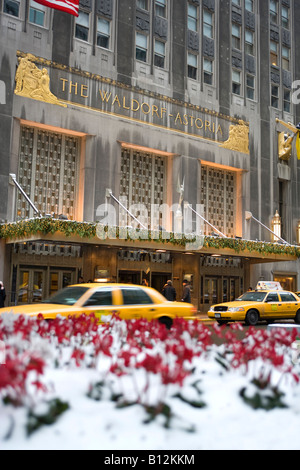 SNOWY CHRISTMAS WALDORF ASTORIA HOTEL PARK AVENUE MANHATTAN  NEW YORK CITY USA Stock Photo