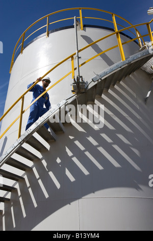 A  worker at the Bhit Gas Field, Sindh, Pakistan Stock Photo