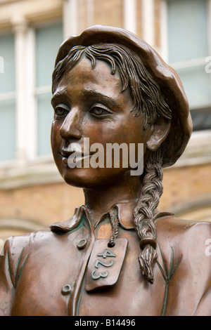 fragement of statue of kindertransport children by Frank Meisler at Liverpool Street Station London England Stock Photo