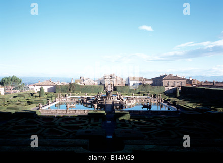 Bagnaia, Villa Lante, Gartenanlage, Blick vom oberen Garten auf Wasserparterre mit Fontana del Quadrato Stock Photo