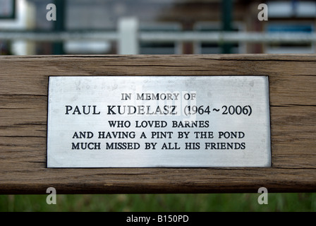 memorial bench inscription on barnes green, southwest london, england Stock Photo