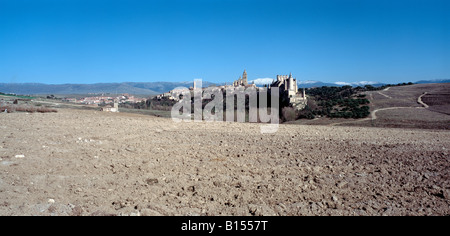 Segovia, vista de la ciudad con la catedral el Alcazar, Silhouette Stock Photo