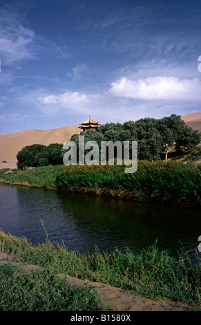 July 12, 2006 - Oasis at the Mingsha Shan (Singing Sands) in the Taklamakan near the Chinese city of Dunhuang in Gansu province. Stock Photo