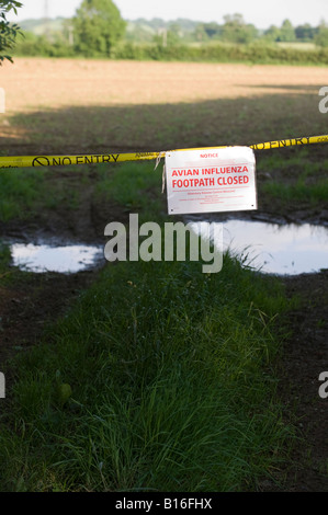 Avian influenza, Bird flu sign across a public footpath. Shenington, Oxfordshire, UK Stock Photo