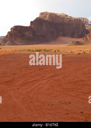Car tracks in the Wadi Rum desert, Jordan Stock Photo