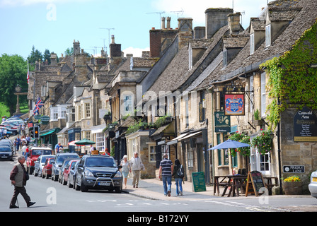 The High Street, Burford, Cotswolds, Oxfordshire, England, United Kingdom Stock Photo