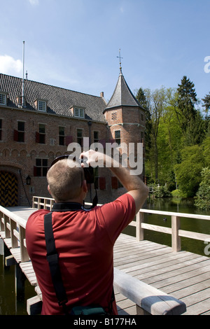 Man taking picture of the 'Old Loo' Castle in Apeldoorn, The Netherlands Stock Photo