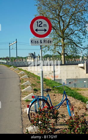 'Kiss and ride' sign, Arnhem, Netherlands Stock Photo