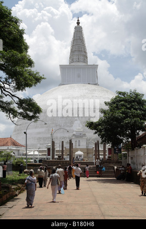 Ruvanvelisaya Dagoba, Anuradhapura, Sri Lanka. Stock Photo