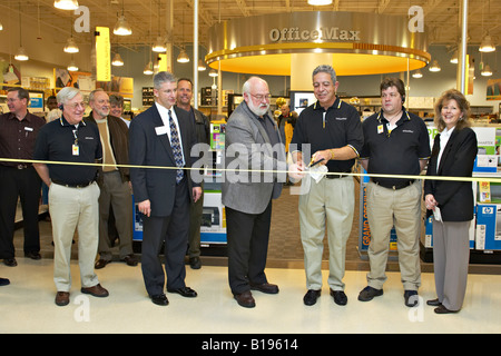 EVENTS Algonquin Illinois Ribbon cutting ceremony at OfficeMax retail store grand opening Stock Photo