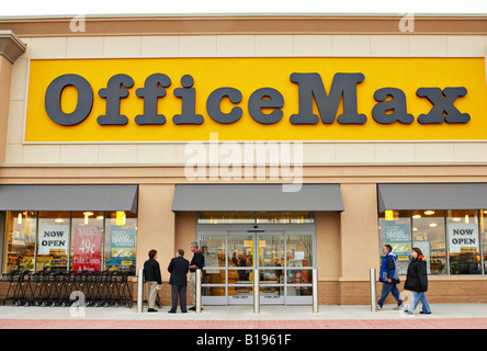 EVENTS Algonquin Illinois Exterior of OfficeMax retail store in shopping center Stock Photo