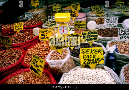 March 12, 2006 - Egyptian spice bazaar at Eminönü in Istanbul. Stock Photo